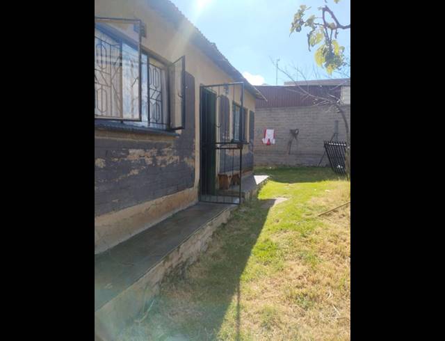 5 BEDROOM HOUSE FOR SALE IN TEMBISA CENTRAL